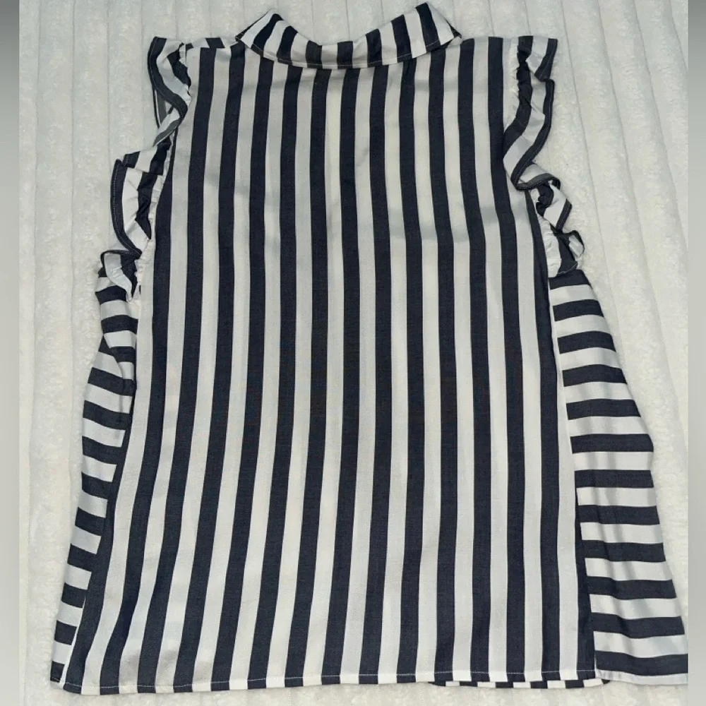 Evereve BB Dakota Seas The Day Navy & White Striped Button Down Tank Top Size L - Picture 6 of 11